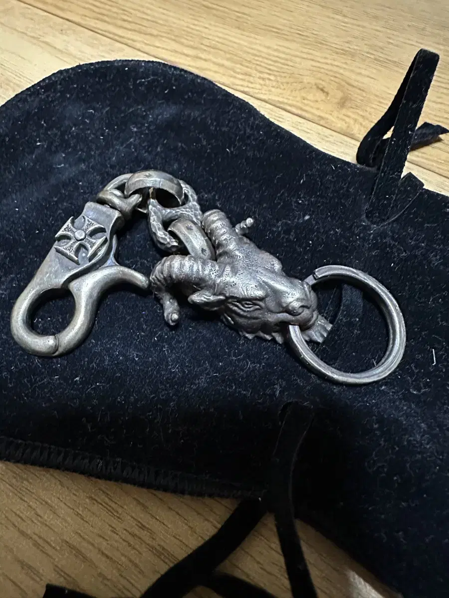 삼오세공X틸레이트  GOAT HEAD KEYRING